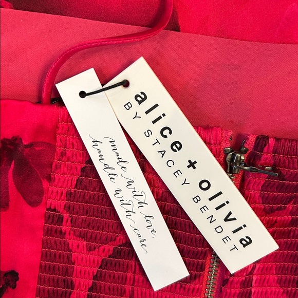 Alice + Olivia Valentina Floral Elasticized Top - Picture 9 of 11